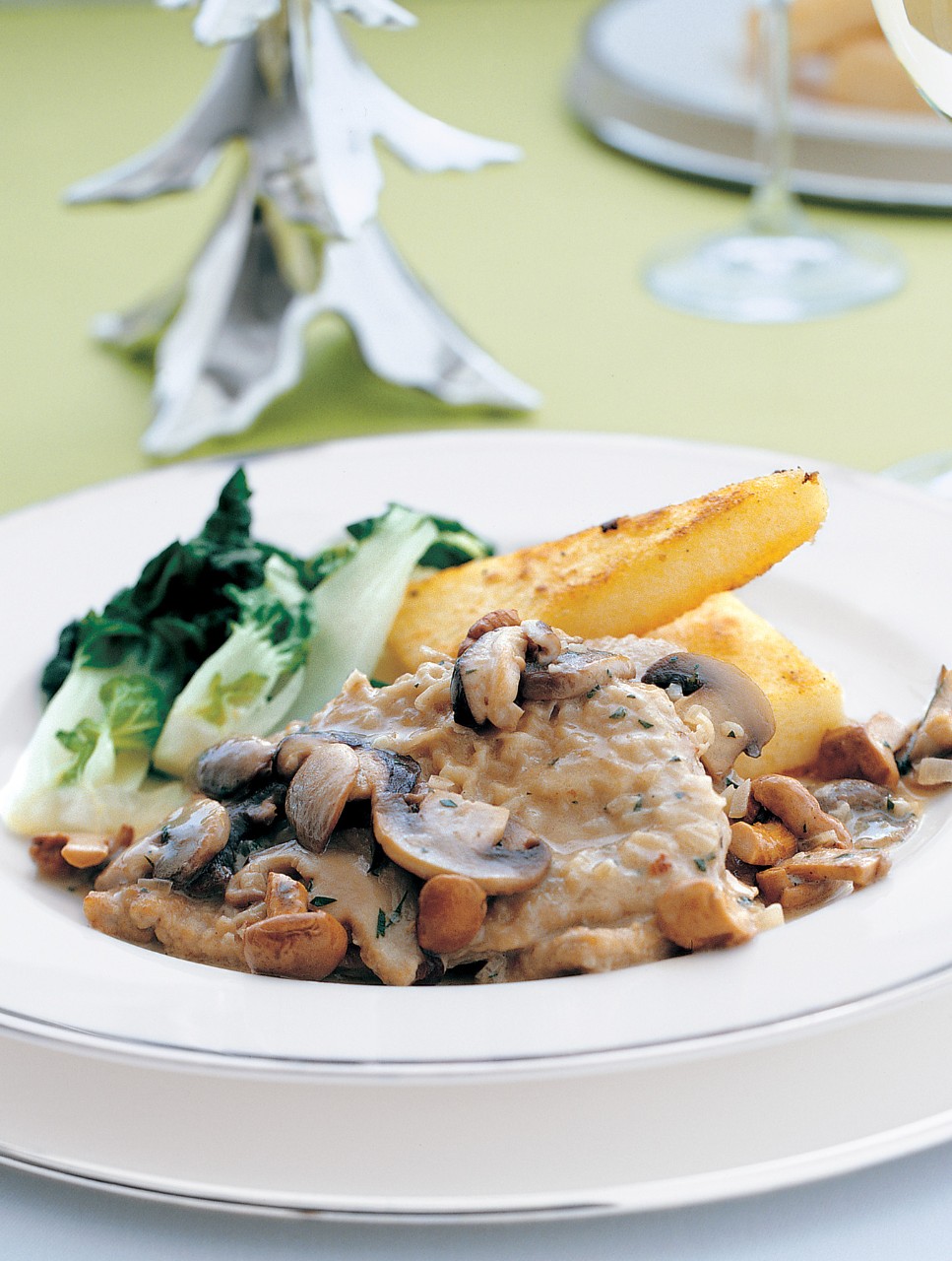 Veal Scaloppini with Mushroom Champagne Sauce