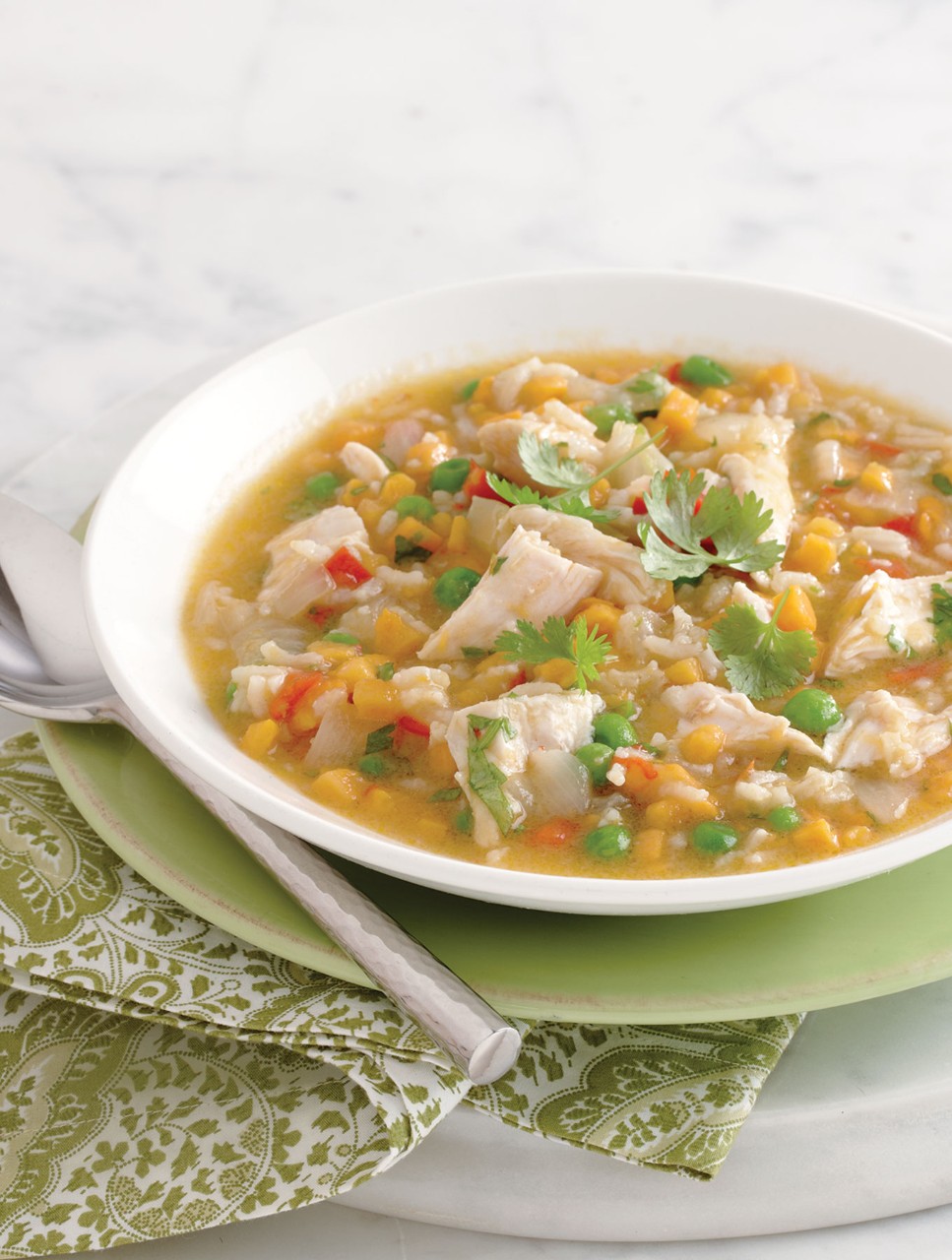 Ragoût de poulet à la noix de coco et à la lime avec riz