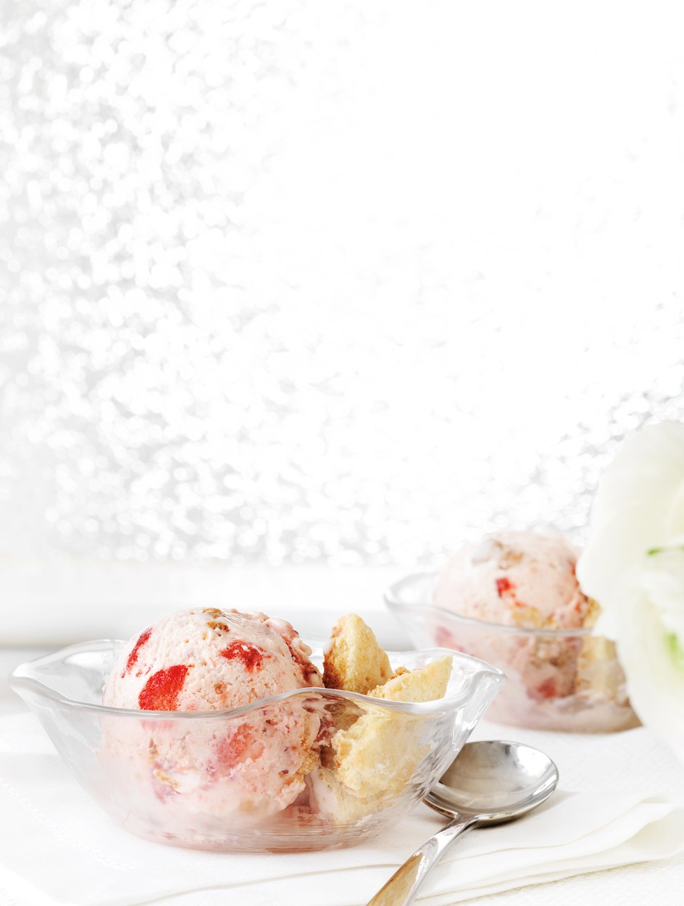 Crème glacée à la tarte aux fraises et à la rhubarbe