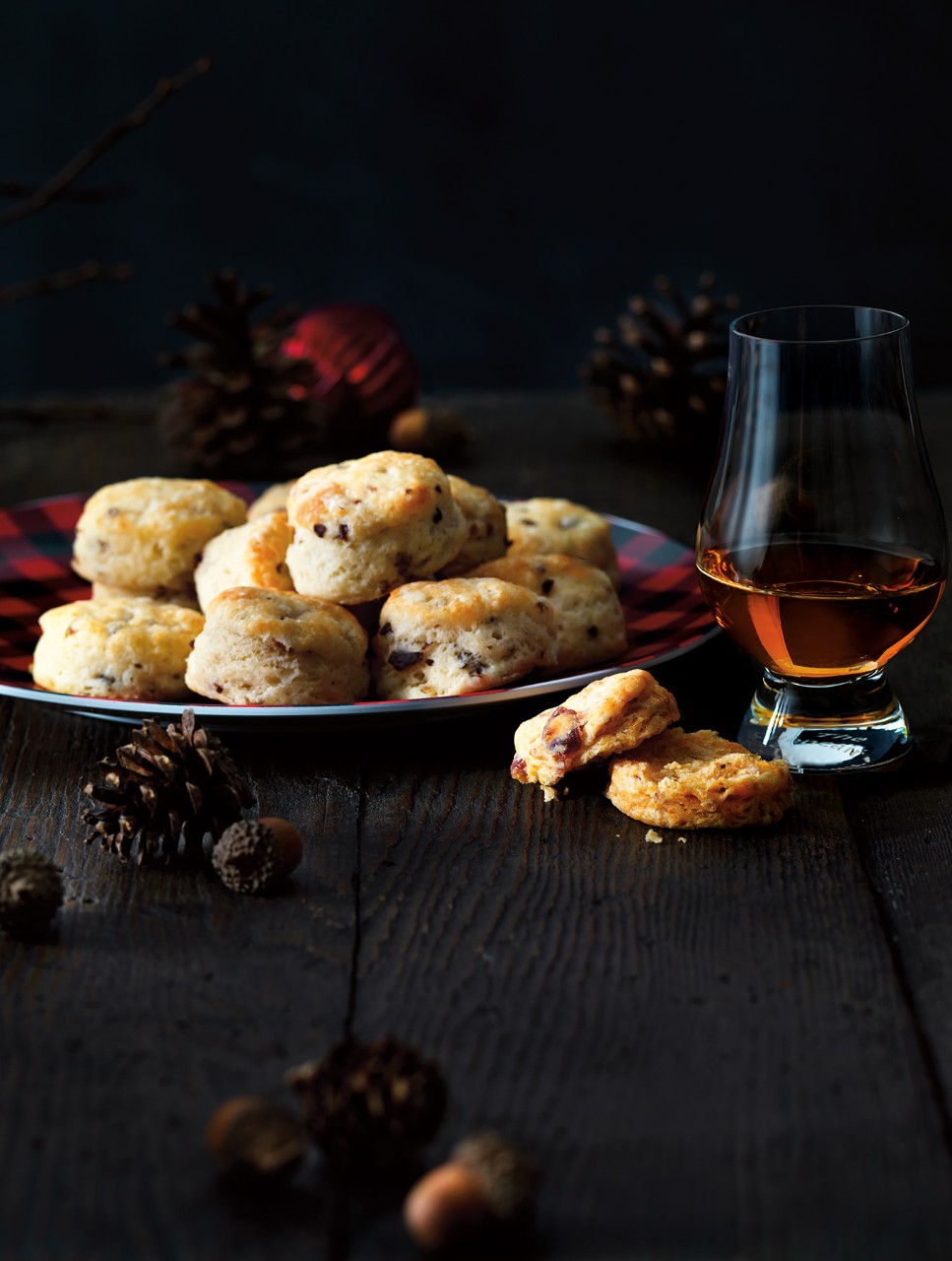 Mixed Olive & Parmesan Cocktail Biscuits