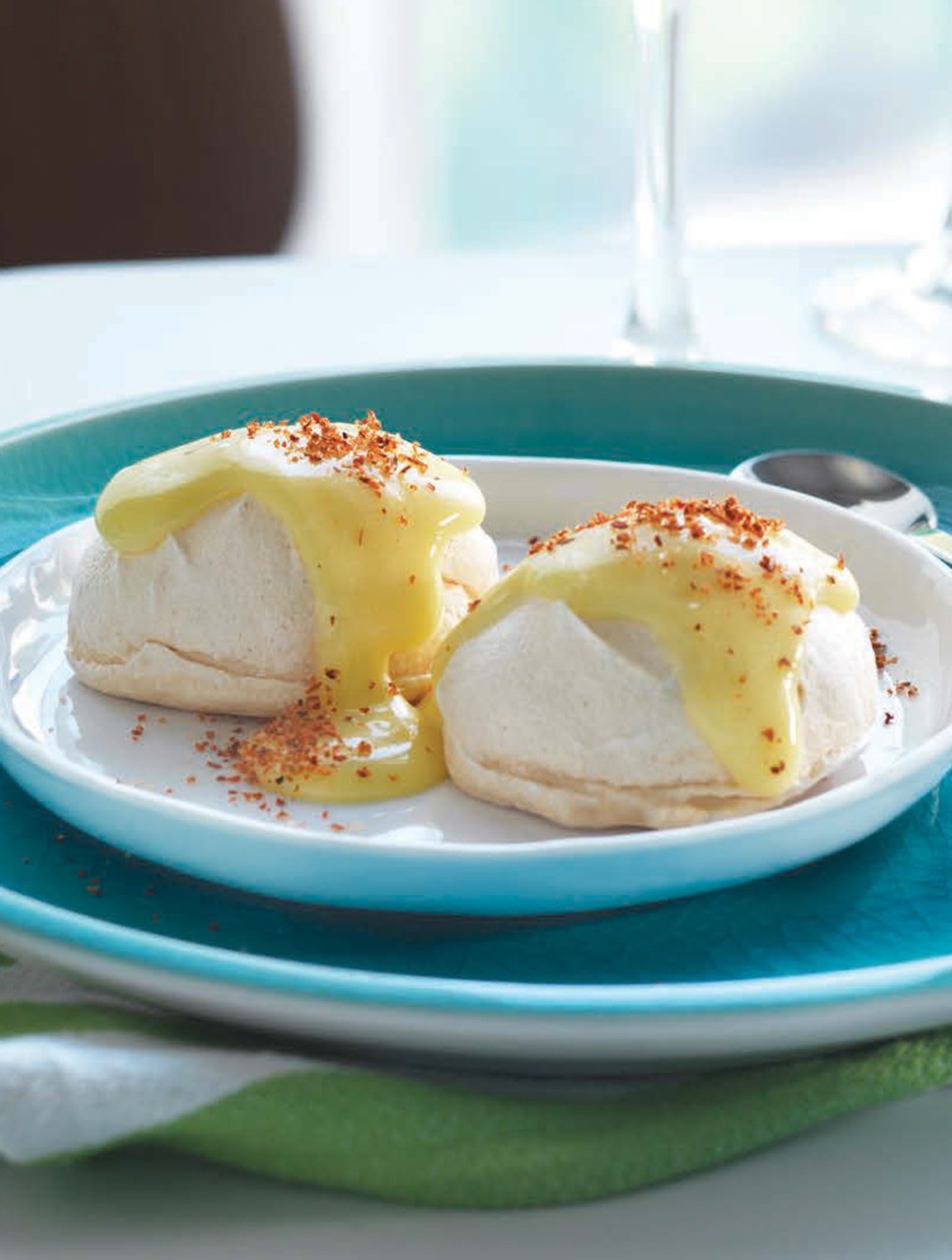 Meringue Eggs with Lemon Curd