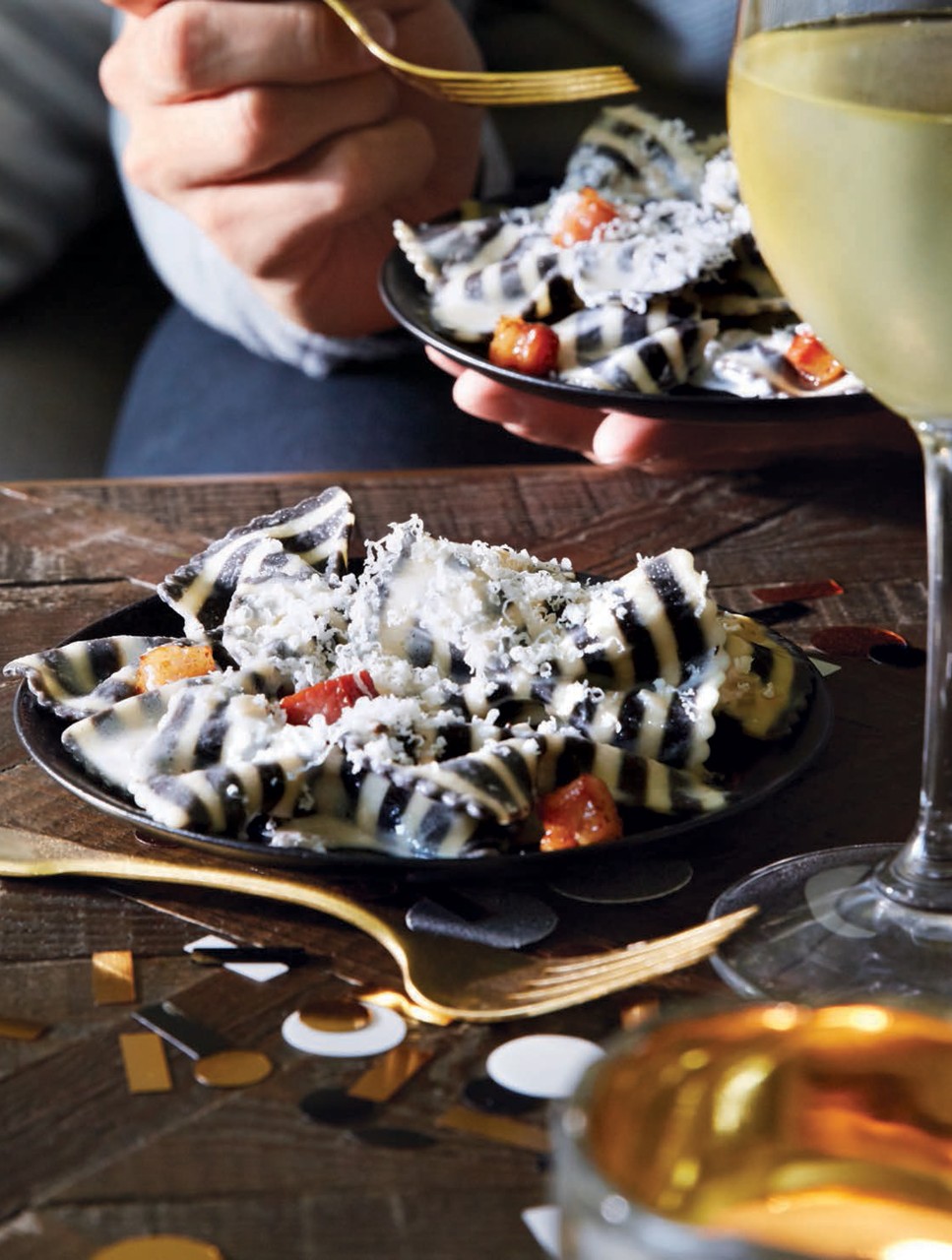 Farfalles avec pancetta croustillante et sauce asiago poivrée