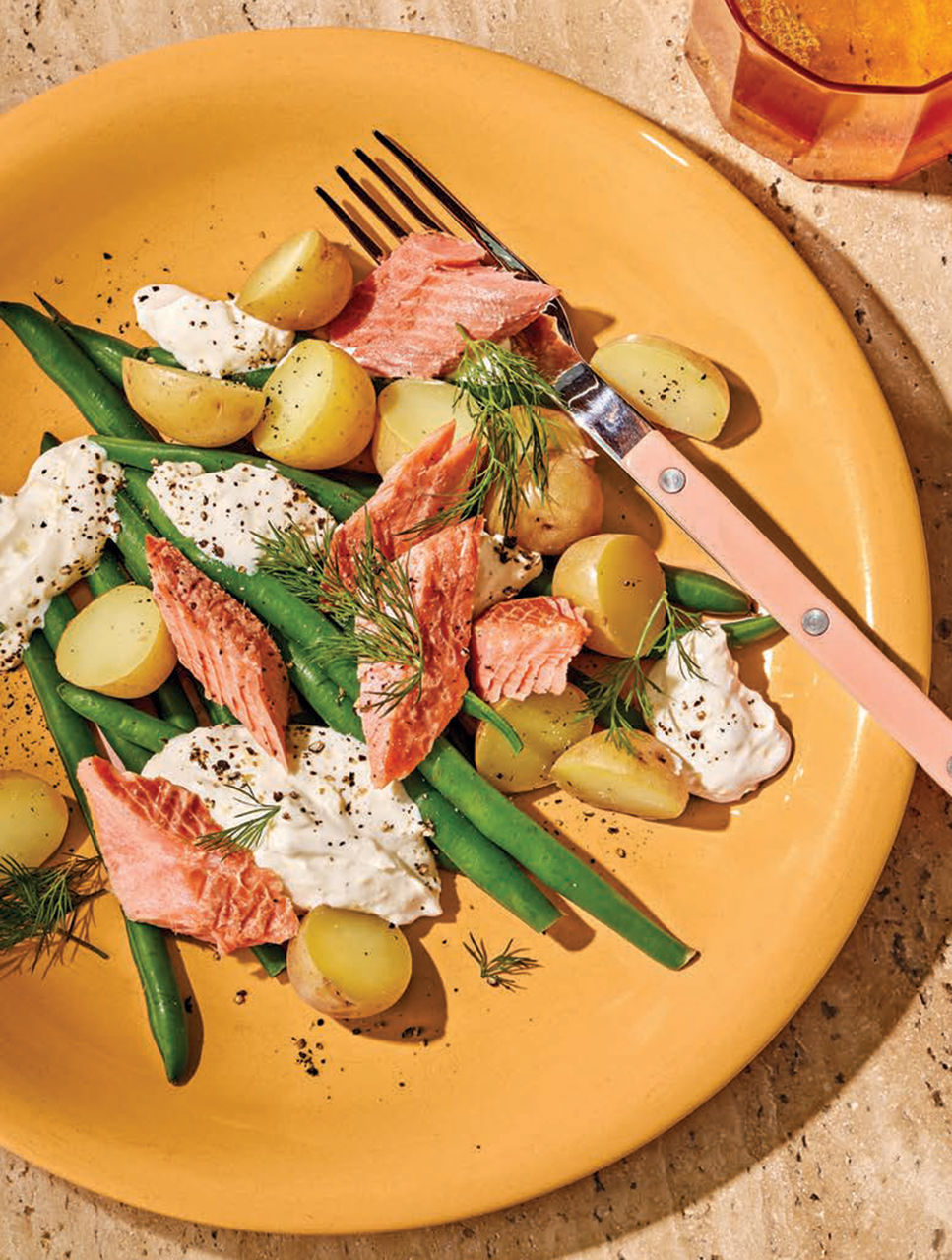 Truite fumée avec pommes de terre et haricots verts