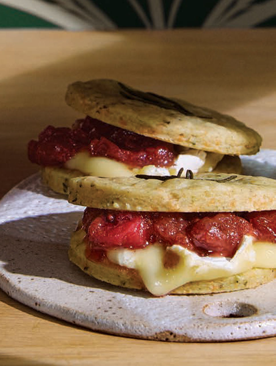 S’mores salés au brie et aux canneberges épicées