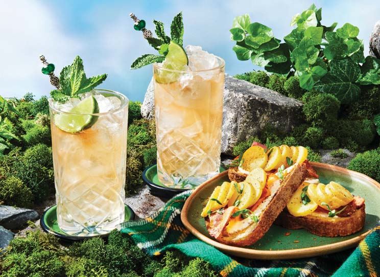 Cocktail allongé au whisky décoré de lime